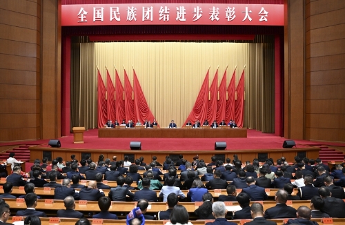習近平在全國民族團結進步表彰大會上發表重要講話強調:推進中華民族共同體建設 鞏固發展中華民族大團結